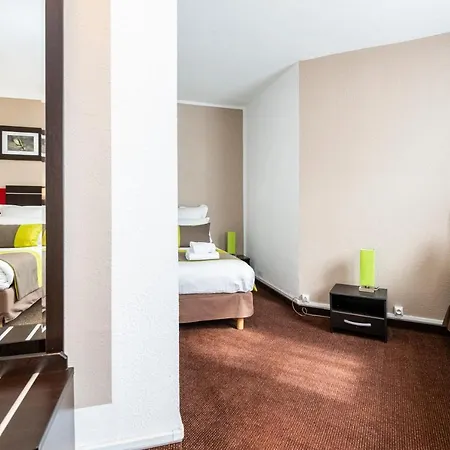 Hotel Campanile Centre - Cathedrale 3*